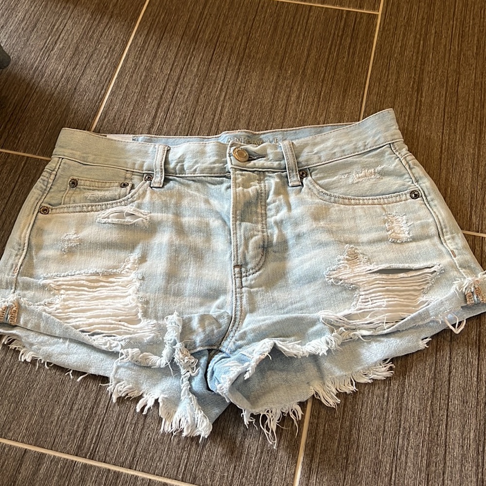 Light wash jean shorts size 4